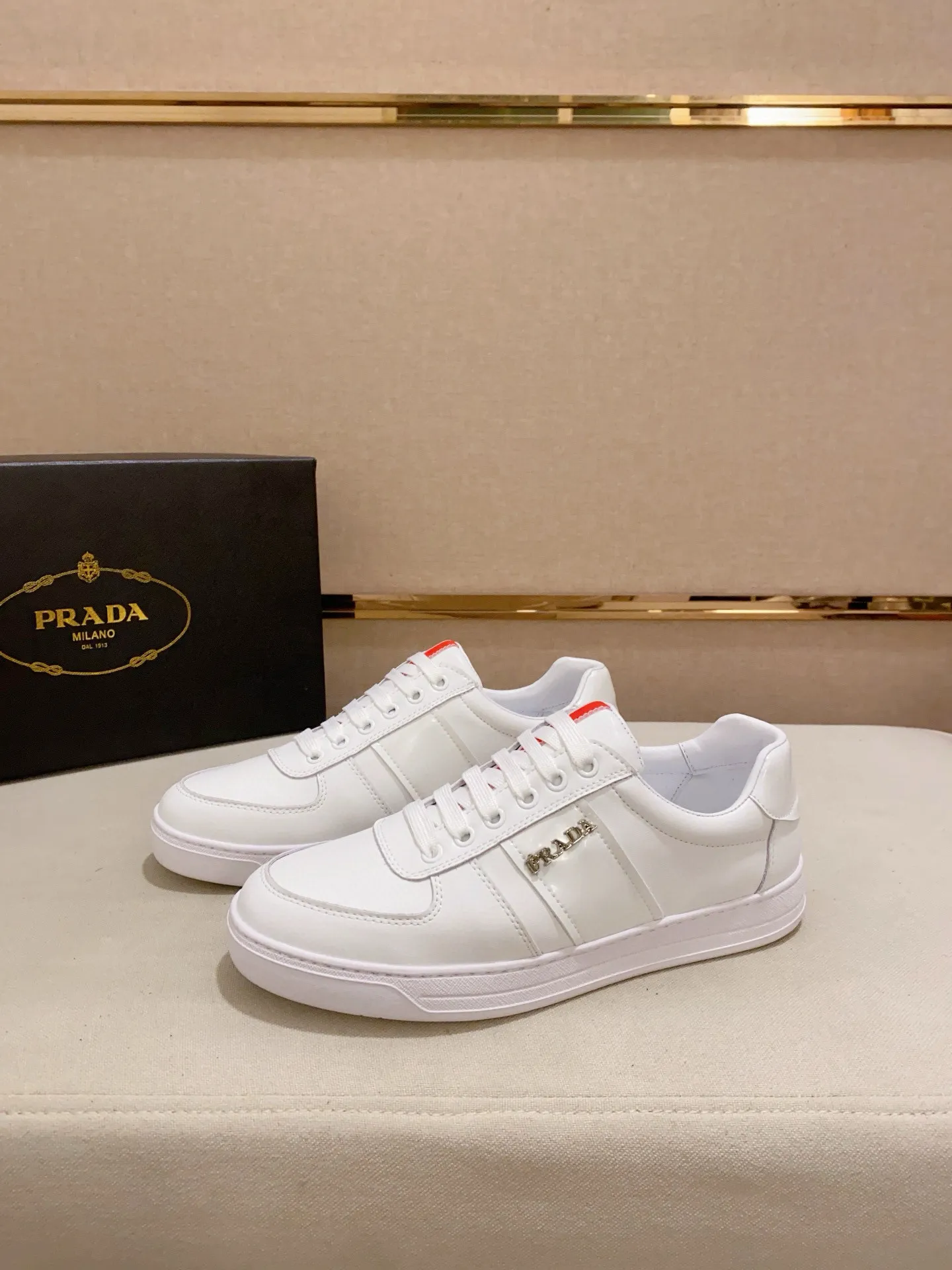 Men's shoes 💰: 440💰 [Prada～Prada] Trendy new models are on the market. Same style as the official website. Counter quality. Original matching. [Strong] [Strong] Selected first-layer cowhide fabric. Comfortable and breathable sheepskin lining, fine workmanship, upper layer made of 100% pure cowhide, original last shape, comfortable on the feet, shoe sizes 38 to 44